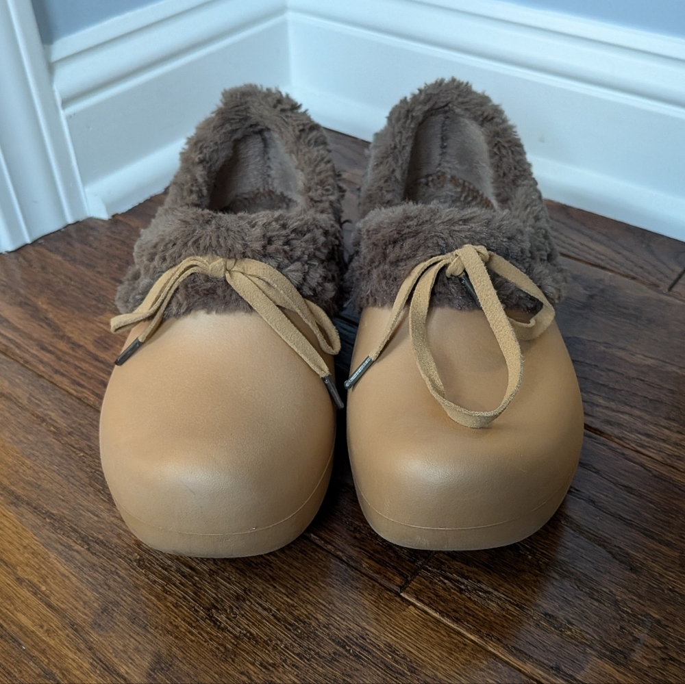Crocs Gretel Faux Fur Clogs Size 8 - Picture 2 of 8